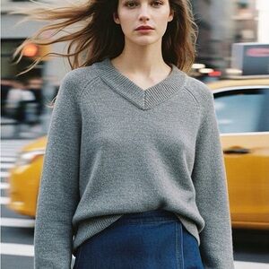 Madewell 100% Merino Wool Gray V-Neck Sweater -- XS